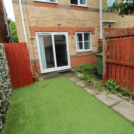 Rent this 3 bed duplex on Birchington Avenue in Redcar and Cleveland, TS6 7PE