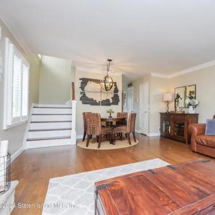 Image 4 - 66 Reading Avenue, New York, NY 10312, USA - House for sale