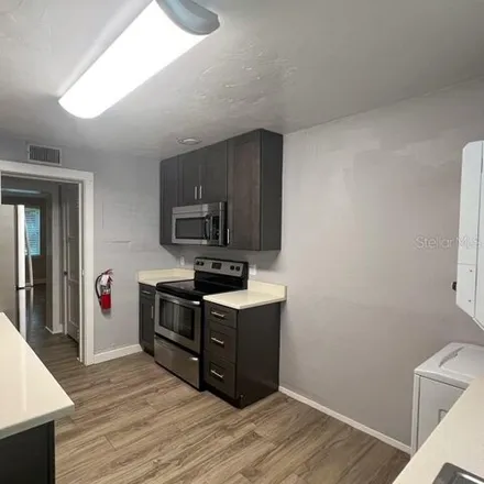 Image 8 - Northwest 3rd Avenue, Gainesville, FL 32603, USA - Apartment for rent