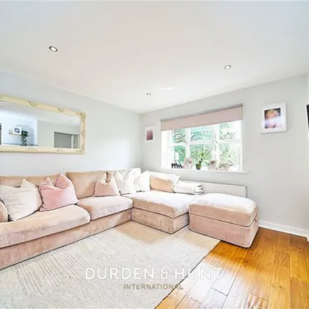 Image 6 - Valley Hill, Loughton, IG10 3AQ, United Kingdom - Apartment for rent