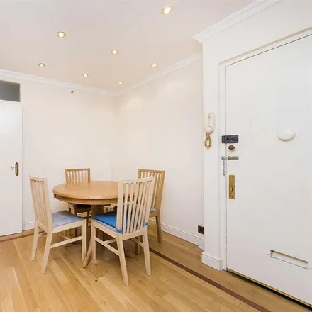 Image 3 - Townshend Court, 62-71 Townshend Road, Primrose Hill, London, NW8 6LD, United Kingdom - Apartment for rent