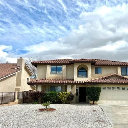 Image 2 - 13995 Hidden Valley Road, San Bernardino County, CA 92395, USA - House for rent