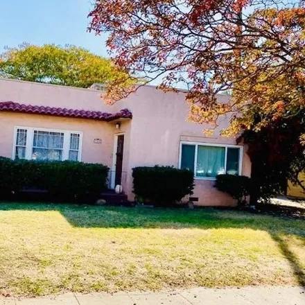 Buy this 2 bed house on 768 East Elizabeth Street in Fresno, CA 93728