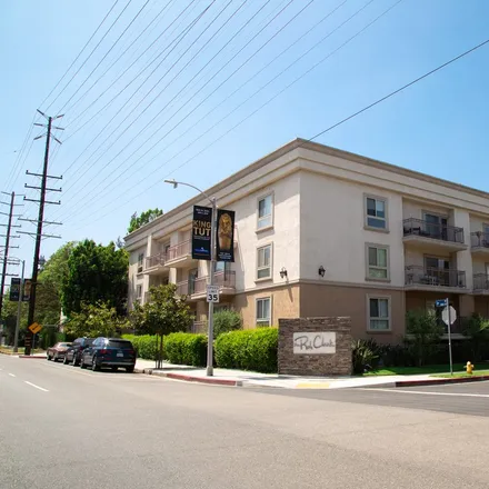 Rent this studio condo on 132 South Clark Drive in Los Angeles, CA 90048