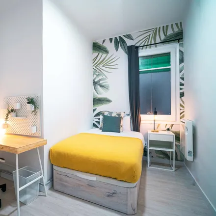 Rent this 1 bed room on La Vida Infantil in Carrer del Comandant Benítez, 11