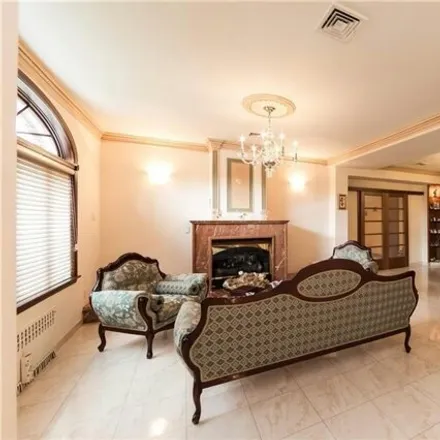 Image 7 - 7325 14th Avenue, New York, NY 11228, USA - House for sale