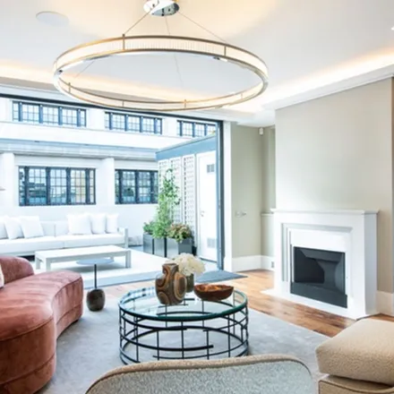 Rent this 3 bed apartment on Kensington Town Hall in Hornton Street, London