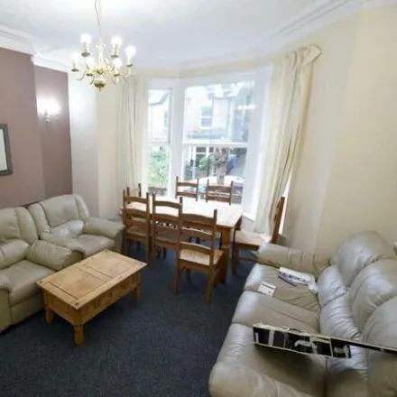 Rent this 6 bed townhouse on 15 Moor Oaks Road in Sheffield, S10 1BX