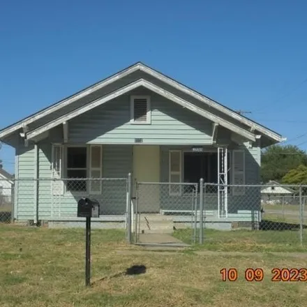 Buy this 2 bed house on 378 South 9th Street in Blackwell, OK 74631