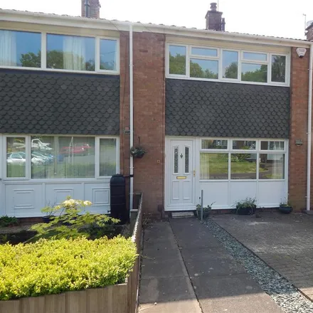 Rent this 2 bed townhouse on Monks Path in Redditch, B97 6NR