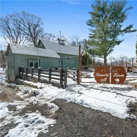 Buy this studio house on 918 Wheelers Farm Road in Milford, CT 06461