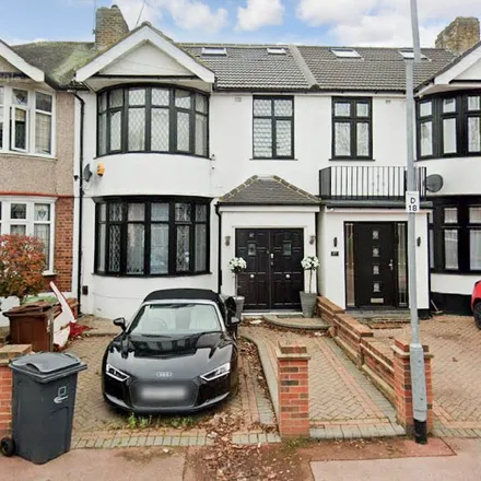 Rent this 5 bed townhouse on Dereham Road in London, IG11 9ES