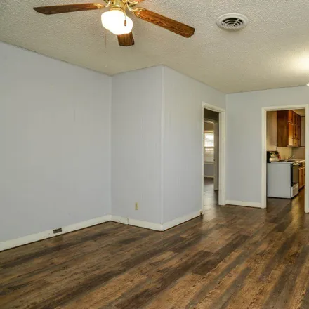 Image 4 - 4613 Elgin Avenue, Lubbock, TX 79413, USA - House for sale