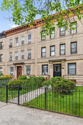 Image 2 - 259 Linden Boulevard, New York, NY 11226, USA - House for sale