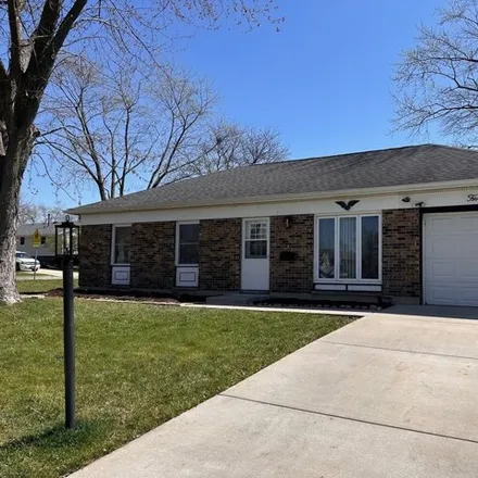 Rent this 3 bed house on 595 Freeman Avenue in Streamwood, IL 60107