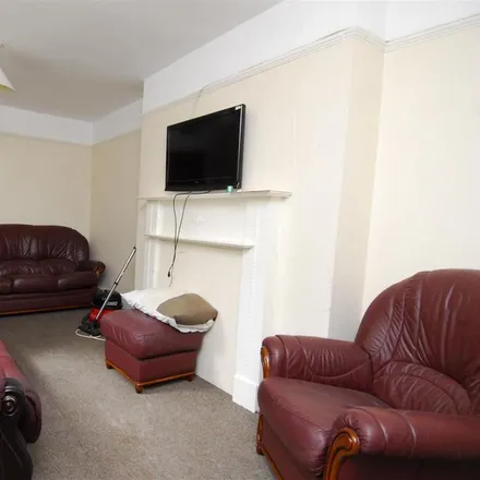 Image 2 - 146 North Road East, Plymouth, PL4 6AQ, United Kingdom - House for rent