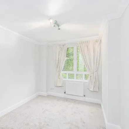 Image 7 - May Bate Avenue, London, KT2 5UL, United Kingdom - Apartment for rent