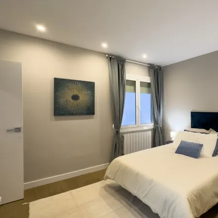 Rent this 4 bed room on Mercat de la Sagrada Família in Carrer de Mallorca, 08001 Barcelona