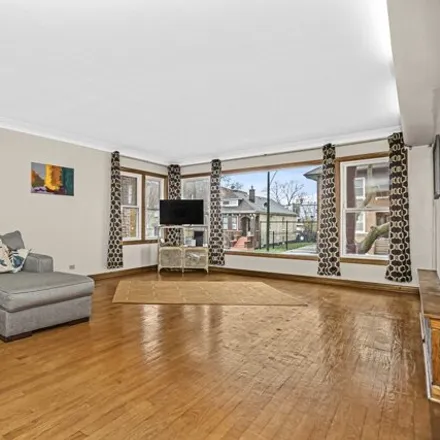 Image 4 - 6635 South Talman Avenue, Chicago, IL 60629, USA - House for sale