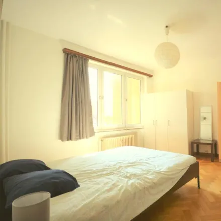 Rent this 2 bed apartment on Place du Roi Vainqueur - Koning Overwinnaarplein 24 in 1040 Etterbeek, Belgium