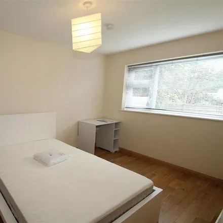Rent this 1 bed room on Kimbers Lane in Hale, GU9 9PT