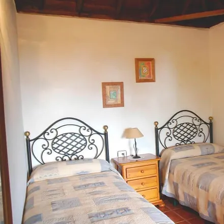Rent this 2 bed townhouse on Hospital Universitario de La Palma in Carretera de la Cumbre, 28