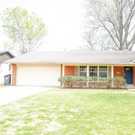 Buy this 2 bed house on 5217 South Columbia Avenue in Tulsa, OK 74105