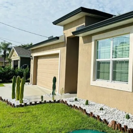 Image 3 - 615 Southwest Todd Avenue, Port Saint Lucie, FL 34983, USA - House for sale