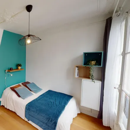 Rent this 4 bed room on 39 Rue d'Amsterdam in 75008 Paris, France