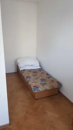 Rent this 4 bed room on Jeleniogórska 8 in 80-180 Gdańsk, Poland