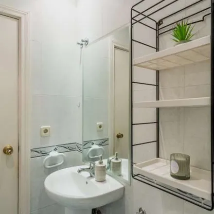 Rent this 4 bed apartment on Calle del Camino de los Vinateros in 55, 28030 Madrid