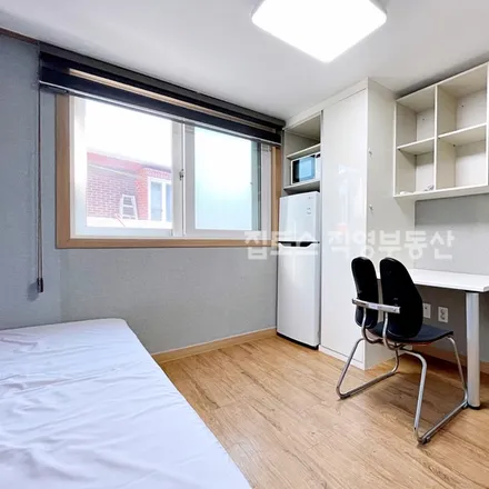 Rent this studio apartment on 서울특별시 관악구 신림동 1545