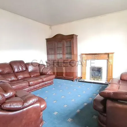 Rent this 5 bed apartment on Yew Green Road in Huddersfield, HD4 5EN