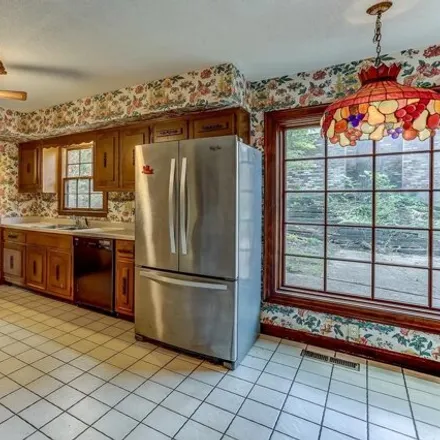 Image 4 - 7529 Cannon Gate Cove, Germantown, TN 38138, USA - House for sale