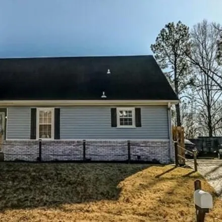 Buy this 3 bed house on 928 Hawkview Drive South in Memphis, TN 38018