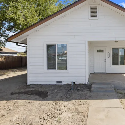 Buy this 2 bed house on 966 South P Street in Tulare, CA 93274