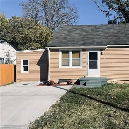 Buy this 5 bed house on 6027 College Avenue in Kansas City, MO 64130