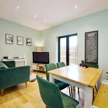 Image 5 - Balmoral Road, Dudden Hill, London, NW2 5BS, United Kingdom - Apartment for sale