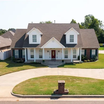 Image 2 - 1104 South Avery Avenue, Midwest City, OK 73130, USA - House for sale