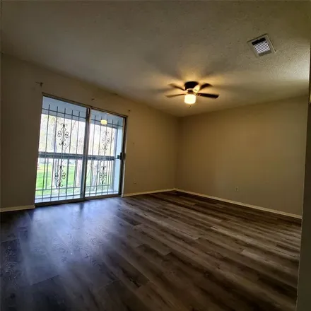 Image 2 - 5610 Lost Forest Drive, Houston, TX 77092, USA - Townhouse for rent