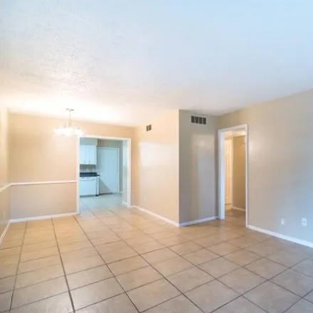 Image 9 - 1104 W Tri Oaks Ln Apt 117, Houston, Texas, 77043 - House for sale