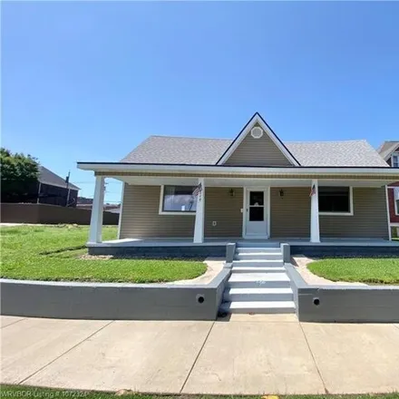 Buy this 3 bed house on 876 North C Street in Fort Smith, AR 72901