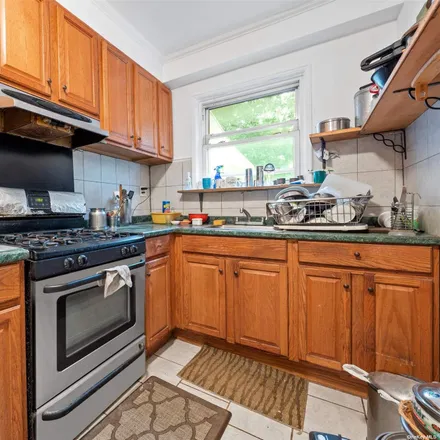 Image 7 - 147-03 Hoover Avenue, New York, NY 11435, USA - Townhouse for sale