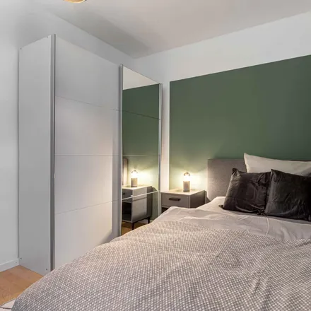 Rent this 5 bed room on Rudolf-von-Gneist-Gasse 1 in 10785 Berlin, Germany