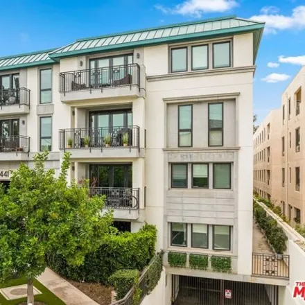 Rent this 3 bed condo on 499 South Barrington Avenue in Los Angeles, CA 90049