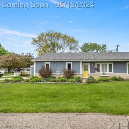 Buy this 3 bed house on 1710 Le Rene Drive in Commerce Charter Township, MI 48390