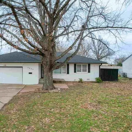 Buy this 3 bed house on 1116 East Bradley Avenue in Ponca City, OK 74601