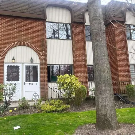 Rent this 2 bed house on 649 Chestnut Street in Village of Cedarhurst, NY 11516