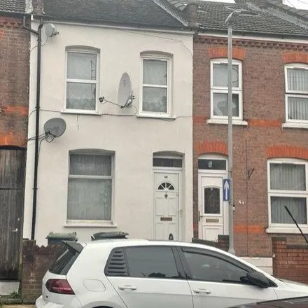 Rent this 2 bed townhouse on Malvern Road in Luton, LU1 1NW