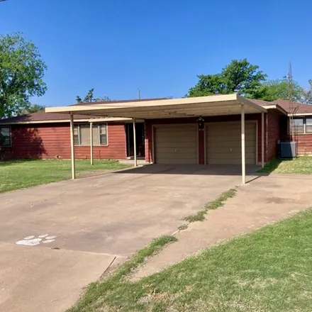 Buy this 3 bed house on 413 Canyon St in Plainview, Texas